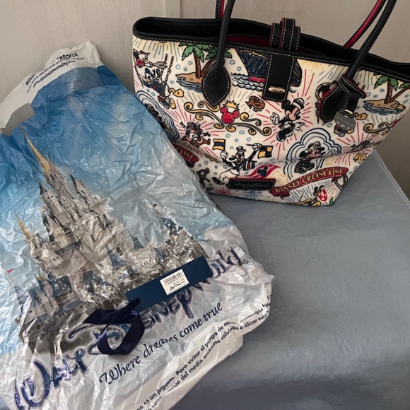 Rooney and Burke Disney purse - Picture 4 of 5